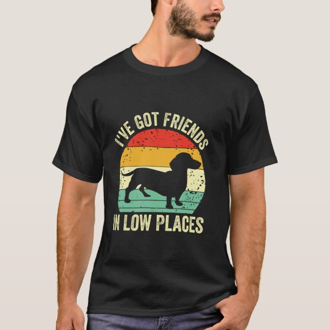 Camiseta Dachshund, tenho amigos em pouquíssimos lugares. (Frente)