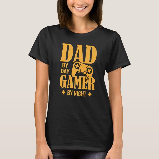 Camiseta Dad By Day Gamer By Night Father Family Kids Paren (Frente)
