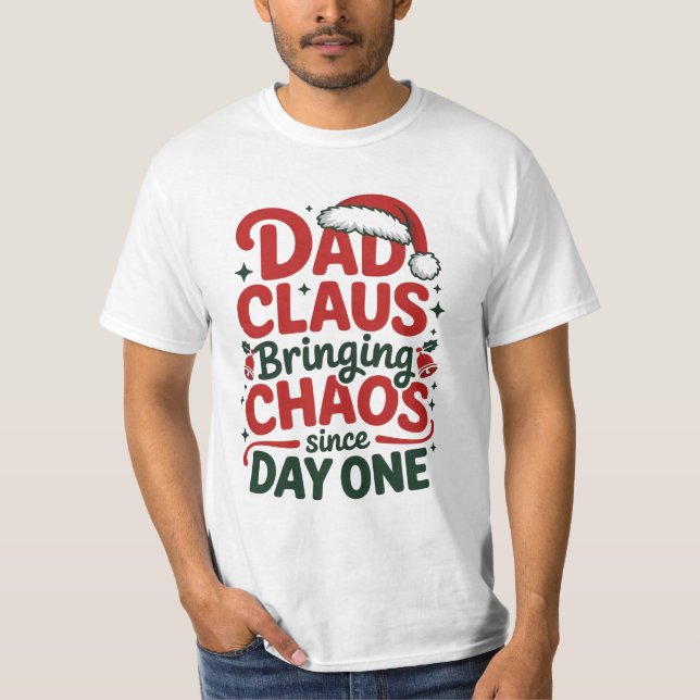 Camiseta Dad Claus Bringing Chaos Shirt (Frente)