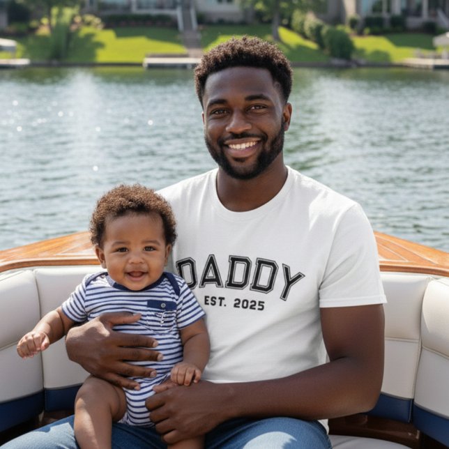 Camiseta Dad Established Bold Black Name Year New Dad Gift (Criador carregado)