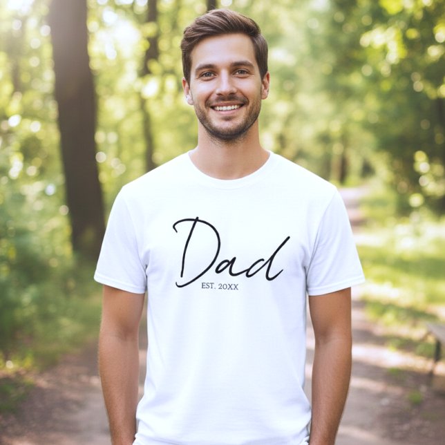 Camiseta Dad Established Minimal Modern Script Black White (Criador carregado)