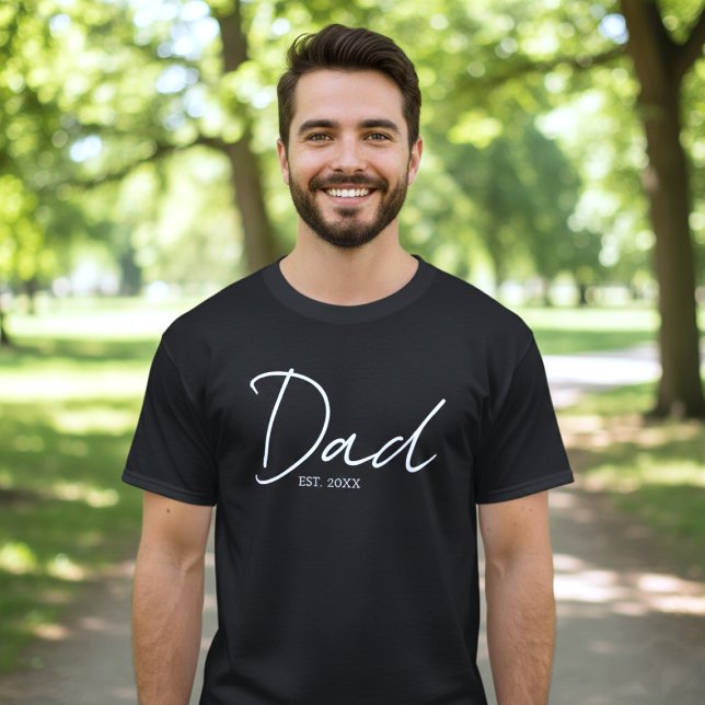 Camiseta Dad Established Minimal Script Black White (Criador carregado)