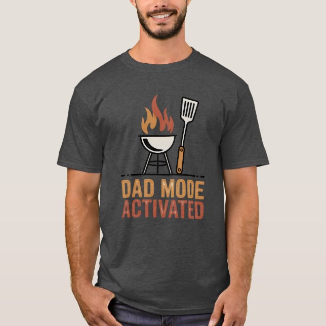 Camiseta Dad Mode Activated | BBQ King Joke (Frente)