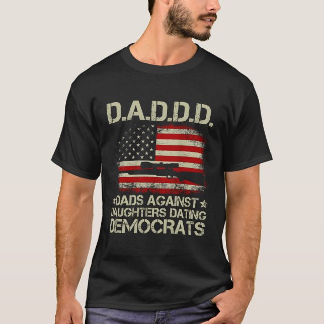 Camiseta Daddd Gun Pais Contra Filhas Namorandos Democratas (Frente)