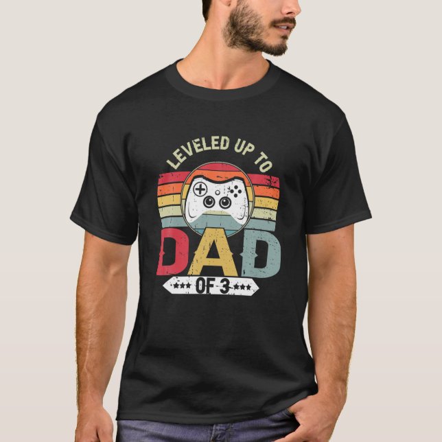 Camiseta Daddy Again Leveled Up To Dad Of 3 Dad Gamer Fathe (Frente)