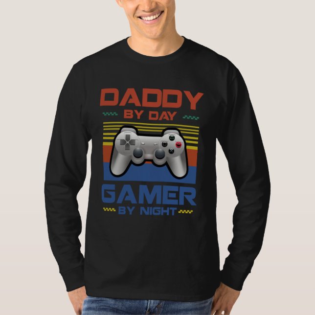 Camiseta Daddy By Day Gamer By Night For Men Best (Frente)