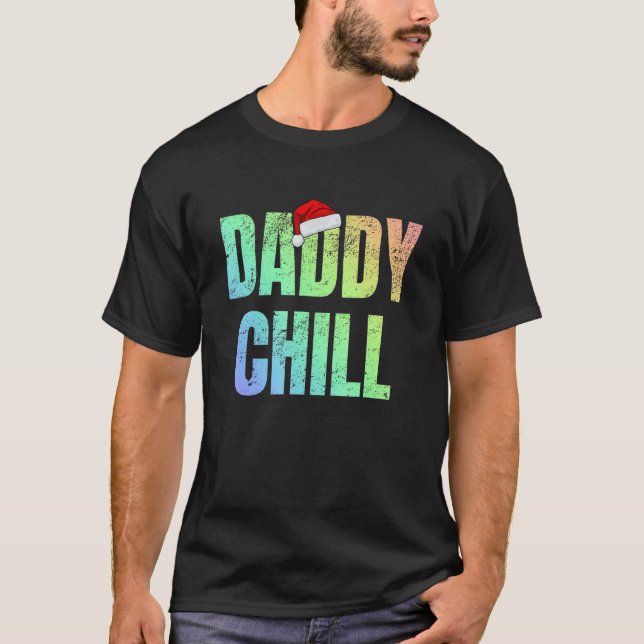 Camiseta Daddy Chill Funny Viral Tik Trending Meme Distress (Frente)