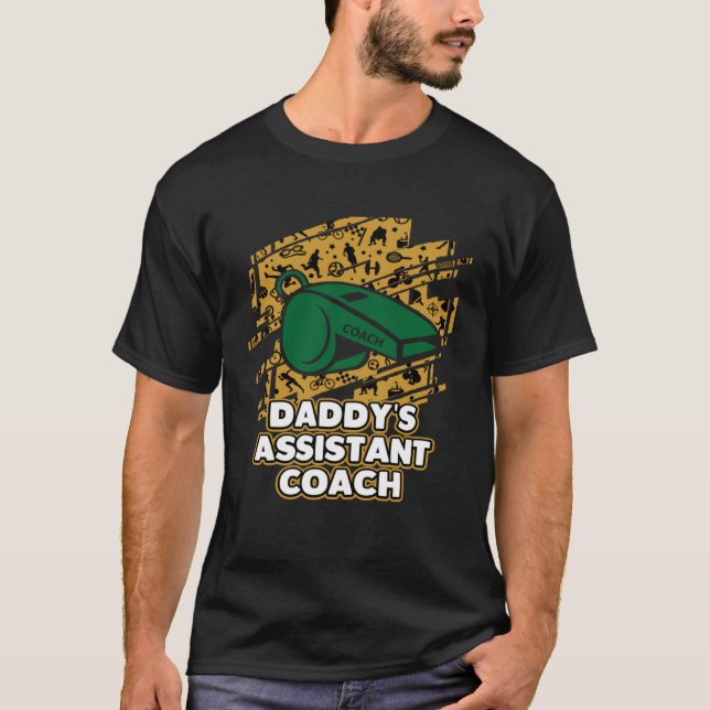 Camiseta Daddys Assistant Treinador Humor Filho Son and Dau (Frente)