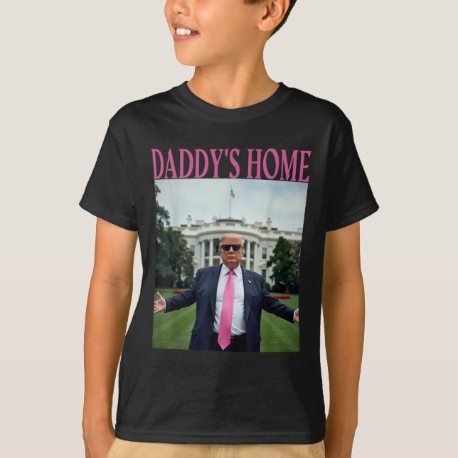 Camiseta Daddys Home Trump American Faz Trump Merchandise (Frente)