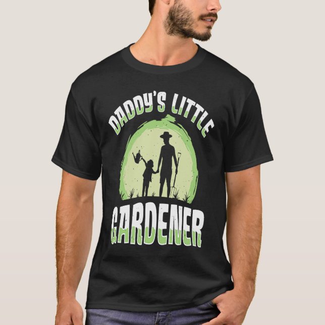 Camiseta Daddy's Little Gardener Gardening Flower Planting  (Frente)