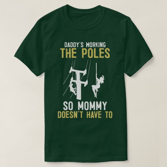 Camiseta Daddys Trabalhando O Pole Funny Lineman Oferece (Frente do Design)