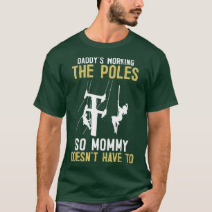 Camiseta Daddys Trabalhando O Pole Funny Lineman Oferece