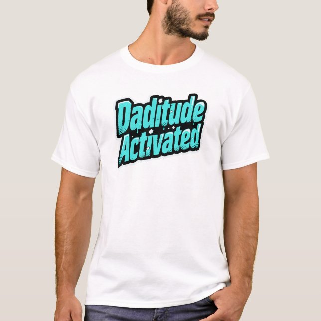 Camiseta Daditude Ativado – Estilo Pop Grafite (Frente)