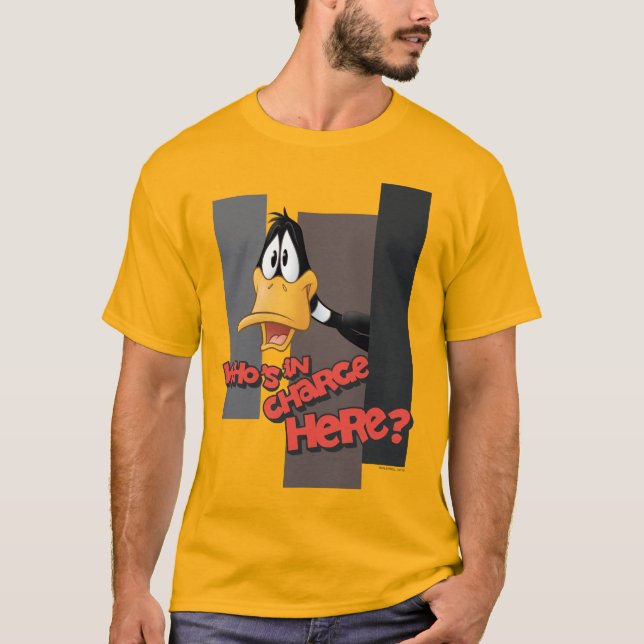 Camiseta DAFFY DUCK™ "Quem está no comando aqui" (Frente)