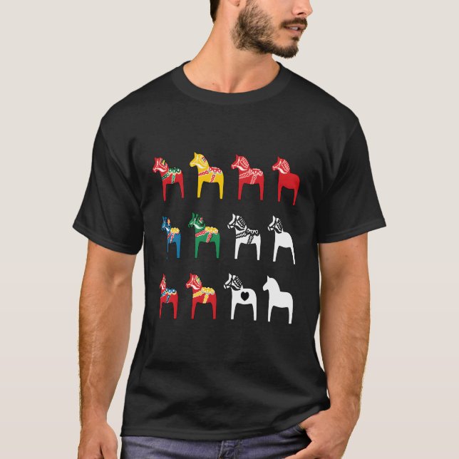 Camiseta Dalecarlian Dalarna Colorful Swedish Dala Horses (Frente)