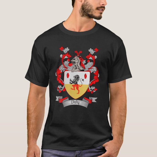 Camiseta Daly Casaco De Braços | Daly Surname Family Crest (Frente)