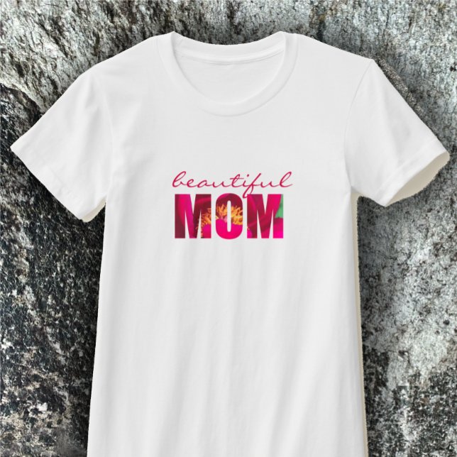 Camiseta Dama de Mãe Rosa Floral "Linda Mãe" (Beautiful mom unique pink floral script t-shirt. Modern elegant gift for mom T-shirt
)