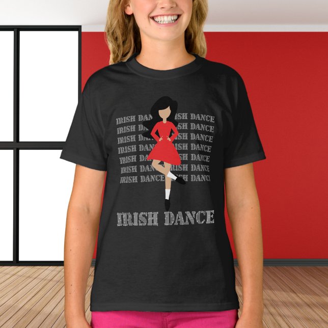 Camiseta Dança Irlandesa Tipografia do Cabelo Negro Dançari (Criador carregado)