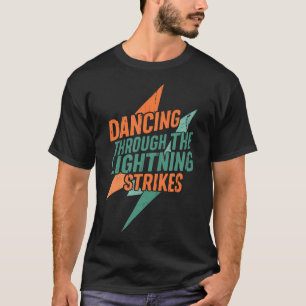 Camiseta Dançando Através dos Relâmpagos