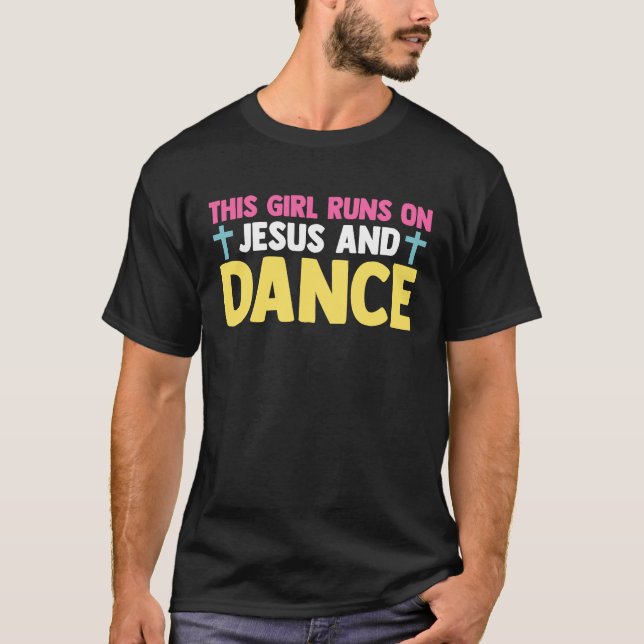 Camiseta Dançarina Cristã Dançando Esta Garota Funciona Com (Frente)