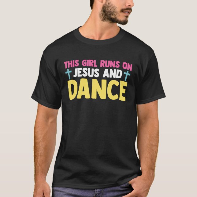 Camiseta Dançarina Cristã Dançando Esta Garota Funciona Com (Frente)