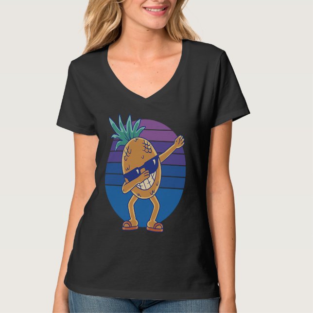 Camiseta dancing pineapple graphic  for men women and child (Frente)