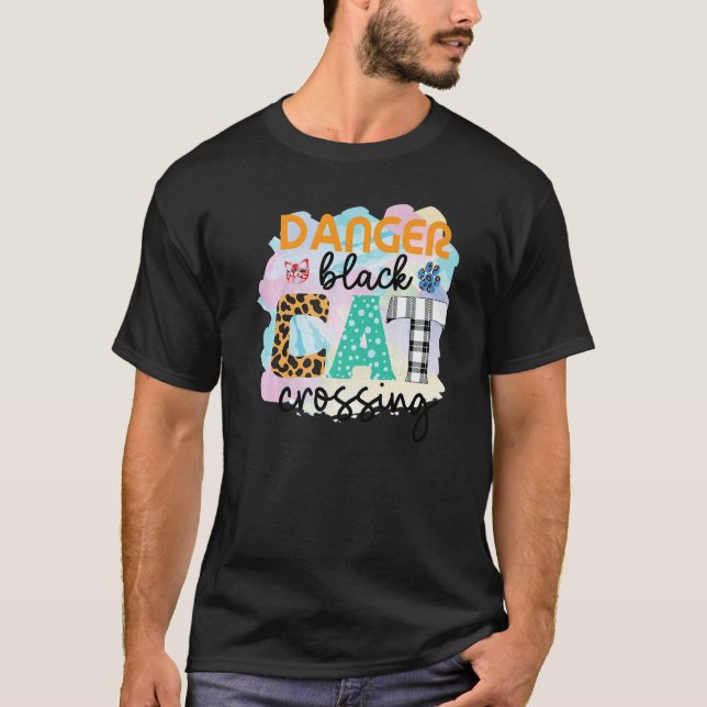 Camiseta Danger Black Cat Crossing Graphic Patchwork (Frente)