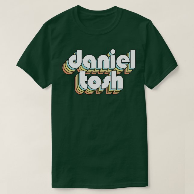 Camiseta Daniel Tosh Retro Rainbow Tipografia Estilo Desvan (Frente do Design)