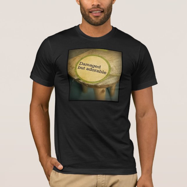 Camiseta Danificado mas Adorável (Frente)