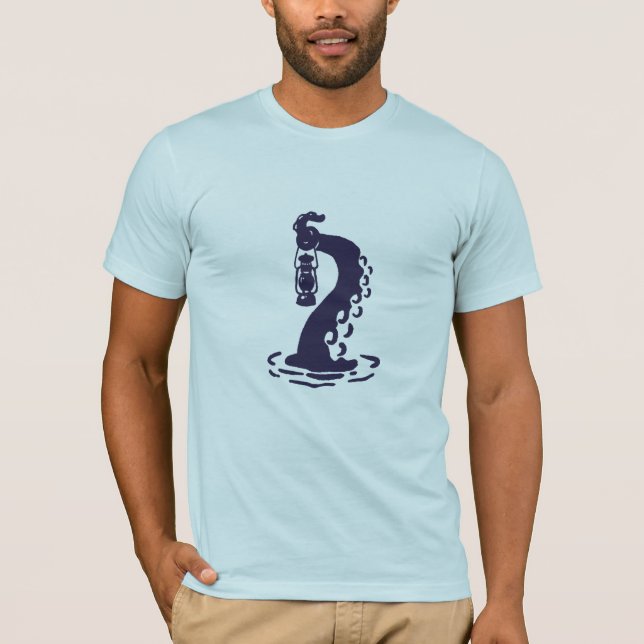 Camiseta Dark Sea Monster Tentacle Holding Lantern – Gothic (Frente)