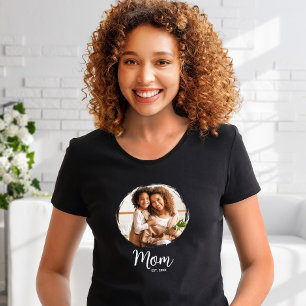 Camiseta Data de Fundação da Mamãe em Letra Branca Foto Mod