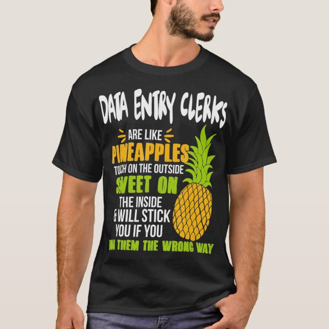 Camiseta Data Entry Clerks Are Like Pineapples - Funny Work (Frente)