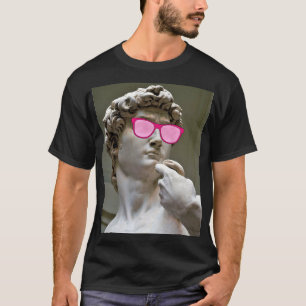 Camiseta David veste óculos de cor rosa