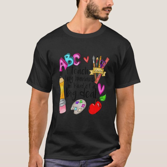 Camiseta Daycare Teacher I Teach Tiny Humans I'm Kind Of Bi (Frente)