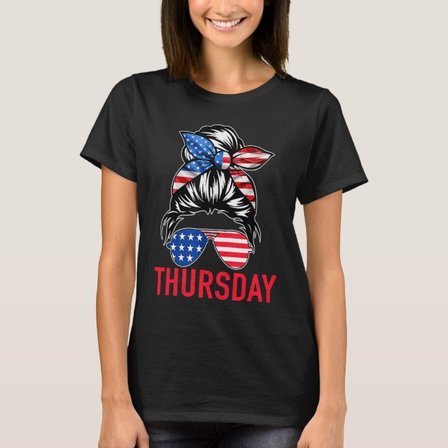 Camiseta DAYS of the WEEK 'THURSDAY' Messy Bun America Flag (Frente)