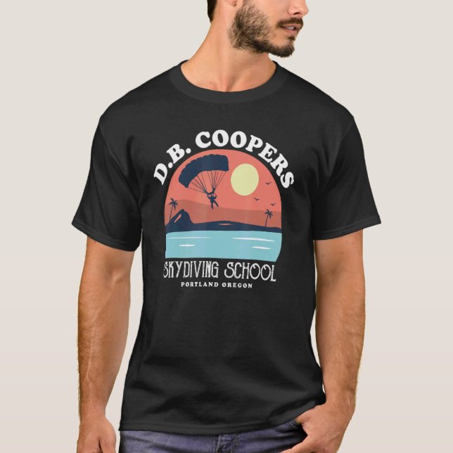Camiseta Db Coopers Skydiving School Portland Oregon (Frente)