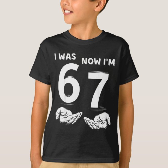 Camiseta de Aniversário de 7 Anos Seis Sete Meme E (Frente)