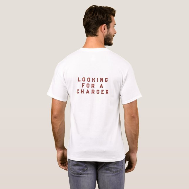 Camiseta de Bateria Fraca – Divertido “Procurando  (Parte Traseira Completa)