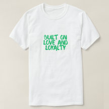 Camiseta de Cachorro Construída no Amor e Lealdade