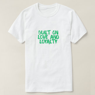 Camiseta de Cachorro Construída no Amor e Lealdade