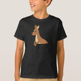camiseta de canguru pequeno joey em uma camiseta d