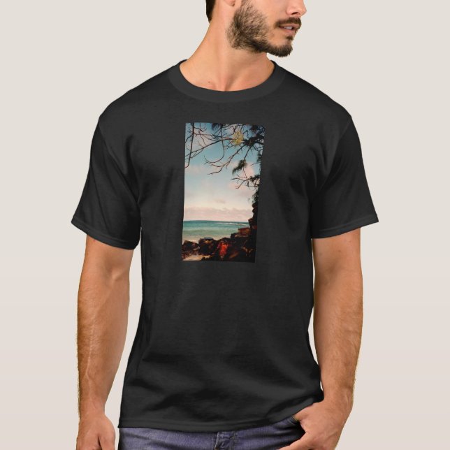 Camiseta De "da praia preta da rocha Maui coleção" (Frente)