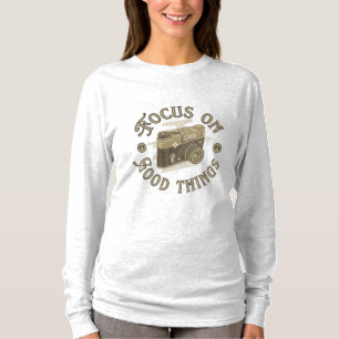 camiseta de dizer positivo focar nas coisas boas