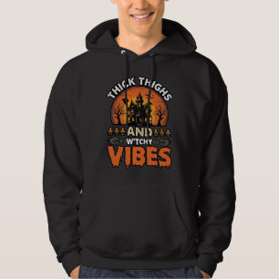 Camiseta de Halloween Thick Thighs Witchy Vibes_1