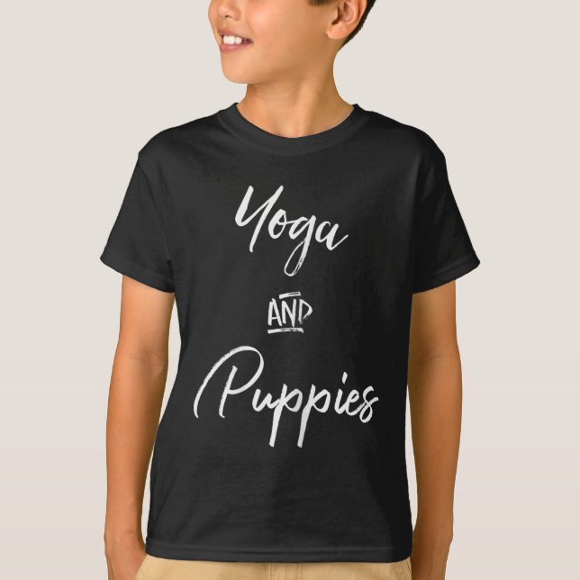 Camiseta de Ioga e Cachorrinhos, Fico em Casa com  (Frente)