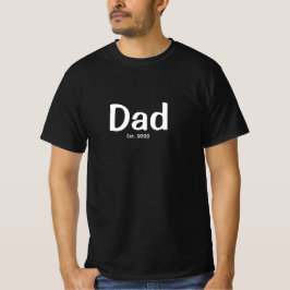 Camiseta de letra branca estabelecida pelo pai