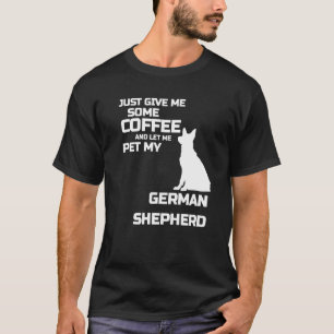 Camiseta Dê-Me Um Café Deixe-Me Pôr O German shepherd