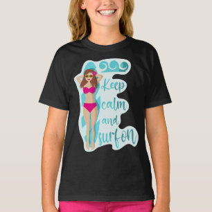 Camiseta de menina morena Mantenha a calma e surfe