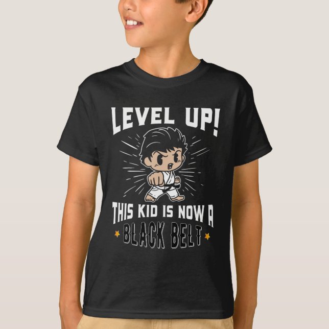 Camiseta de Prêmio de Cinto Preto de Karatê Infant (Frente)