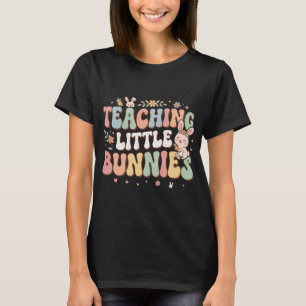 Camiseta de professora de coelhinhos ensinando no